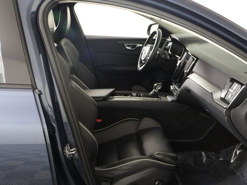 Used 2019 Volvo S60 T5 R-Design image 29