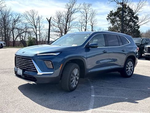 New 2026 Buick Enclave Preferred w/ LPO, Floor Liner Package image 4