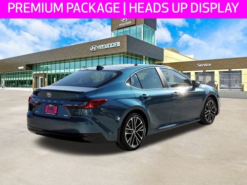 Used 2025 Toyota Camry XLE image 4