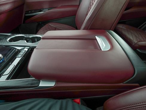 Used 2025 Cadillac Escalade Premium Luxury w/ Touring Package image 31