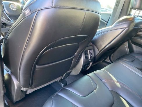 Used 2019 Jeep Cherokee Trailhawk w/ Cold Weather Group image 31