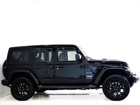 Used 2023 Jeep Wrangler Unlimited Sahara w/ Cold Weather Group AWD/4WD image 5