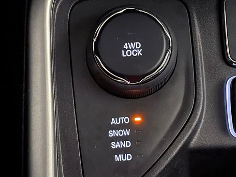 Used 2020 Jeep Compass Latitude w/ Cold Weather Group image 29