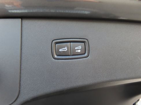 Used 2021 Porsche Cayenne Coupe image 36