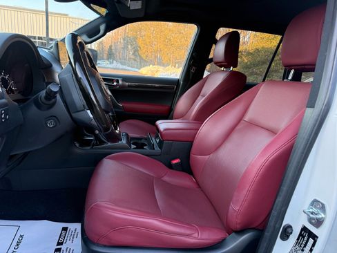 Certified 2023 Lexus GX 460 Premium w/ Premium Package image 2