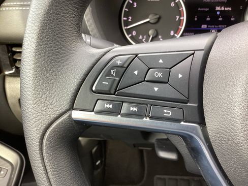 Used 2025 Nissan Sentra SV FWD image 18