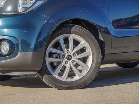 Used 2018 Kia Soul + image 2