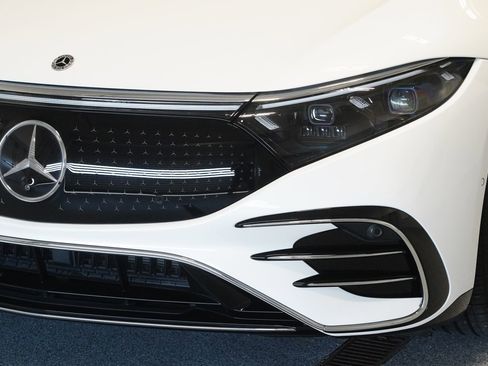 Used 2023 Mercedes-Benz EQS 580 4MATIC Sedan image 6