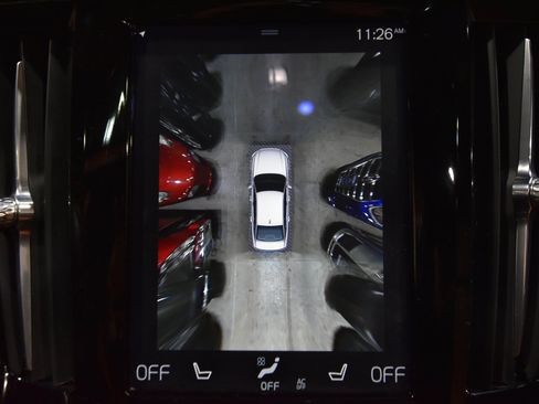 Used 2017 Volvo S90 T6 Momentum w/ Vision Package image 30