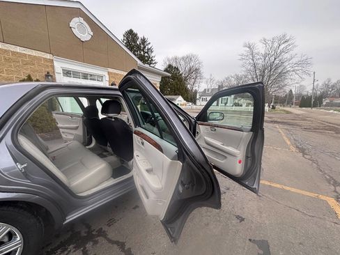 Used 2007 Cadillac DTS Luxury II image 9