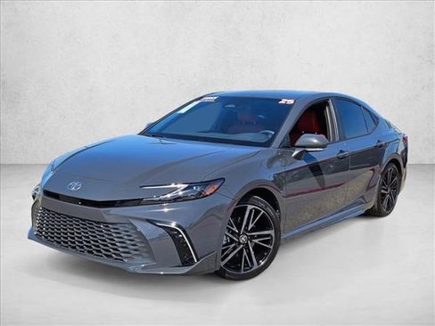 Used 2025 Toyota Camry XSE FWD image 1
