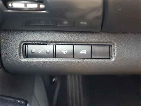 Used 2022 Nissan Pathfinder SL image 24