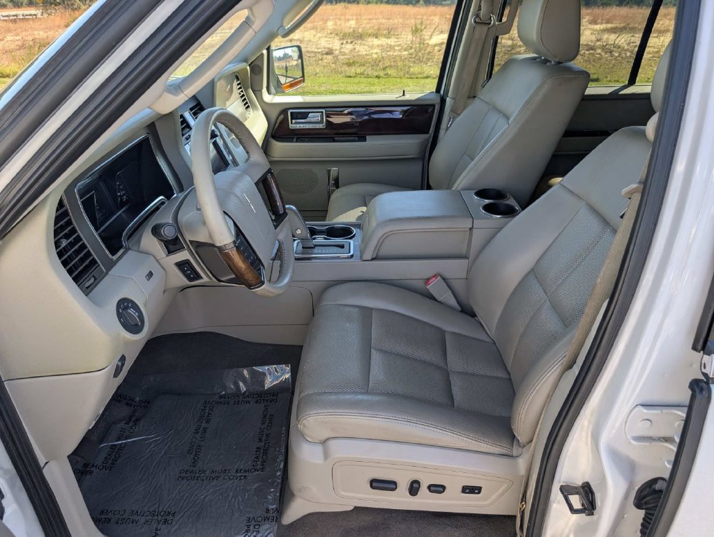 Used 2014 Lincoln Navigator 2WD image 17