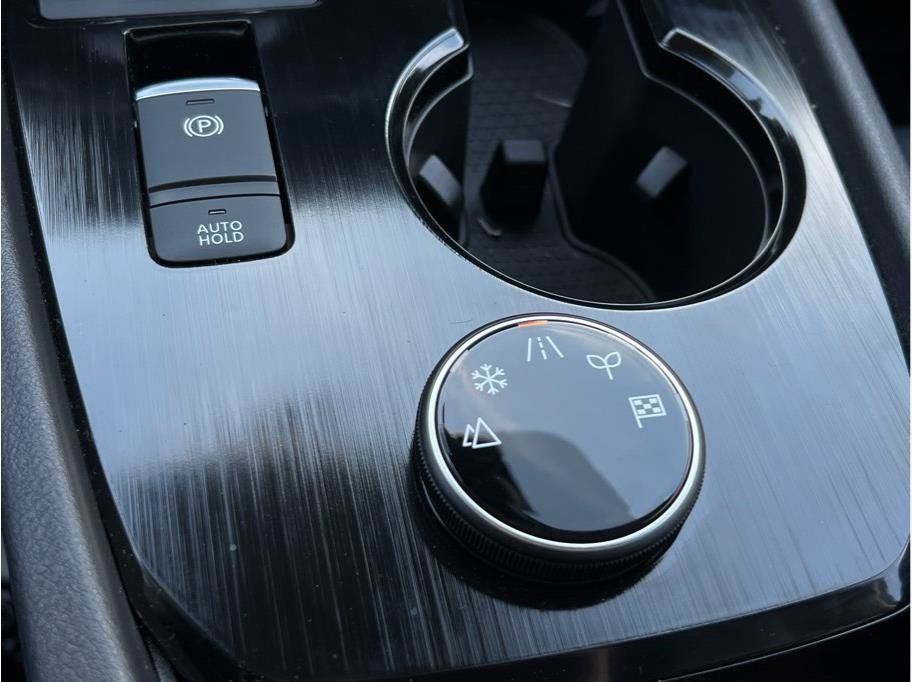 Certified 2025 Nissan Rogue SL AWD/4WD image 18