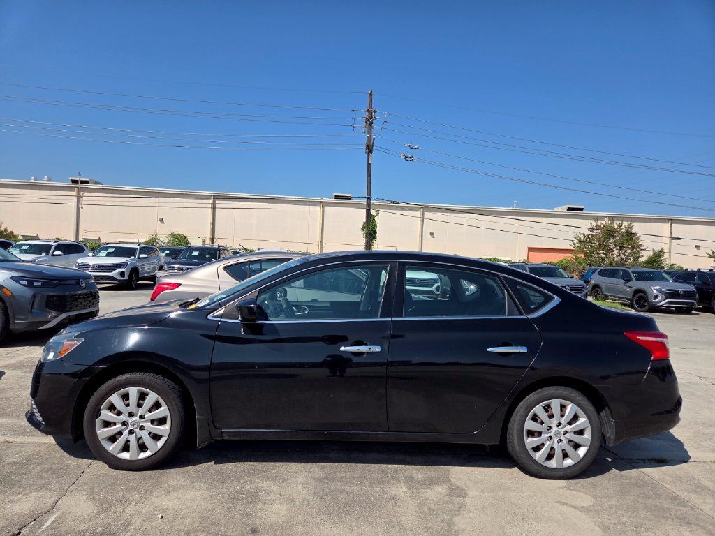 Used 2016 Nissan Sentra SV FWD image 2