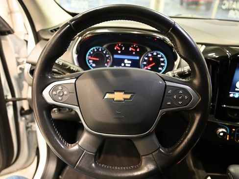 Used 2021 Chevrolet Traverse LT image 21