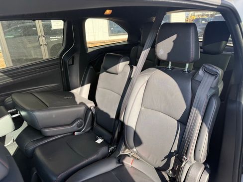 Used 2024 Honda Odyssey Sport image 3