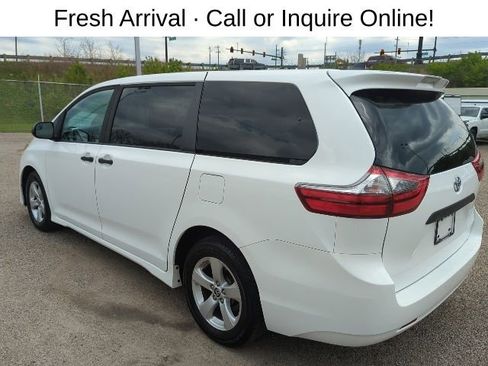 Used 2020 Toyota Sienna L image 3