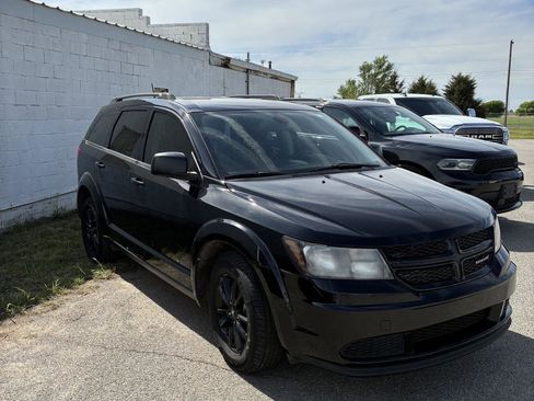 Used 2020 Dodge Journey SE w/ SE Popular Equipment Group image 3