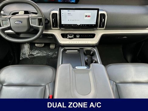 Used 2025 Ford Expedition Active AWD/4WD image 17