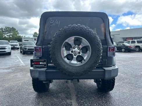 Used 2016 Jeep Wrangler Unlimited Sahara w/ Dual Top Group AWD/4WD image 4