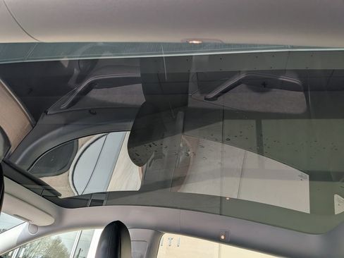 Used 2022 Tesla Model Y Long Range image 12