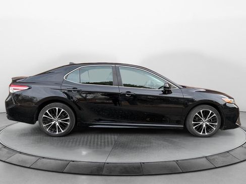Used 2019 Toyota Camry SE image 6