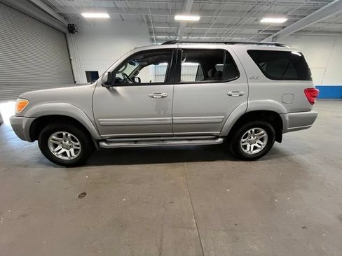 Used 2005 Toyota Sequoia SR5 RWD image 6