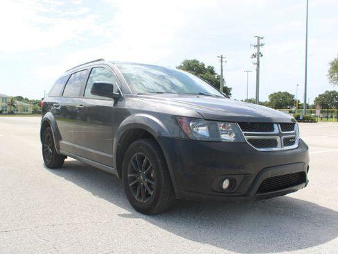Used 2019 Dodge Journey SE w/ Connectivity Group FWD image 17
