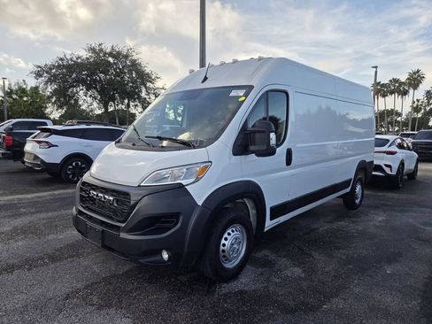 Used 2025 RAM ProMaster 2500 w/ Convenience Group FWD image 3