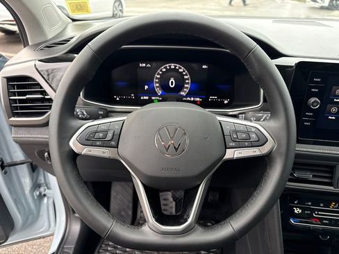 Certified 2025 Volkswagen Taos SE image 14