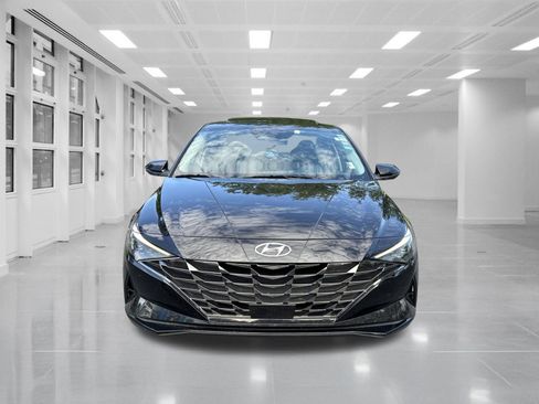 Used 2023 Hyundai Elantra Limited FWD image 2