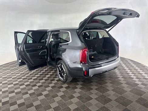 Certified 2025 Kia Telluride S FWD image 18