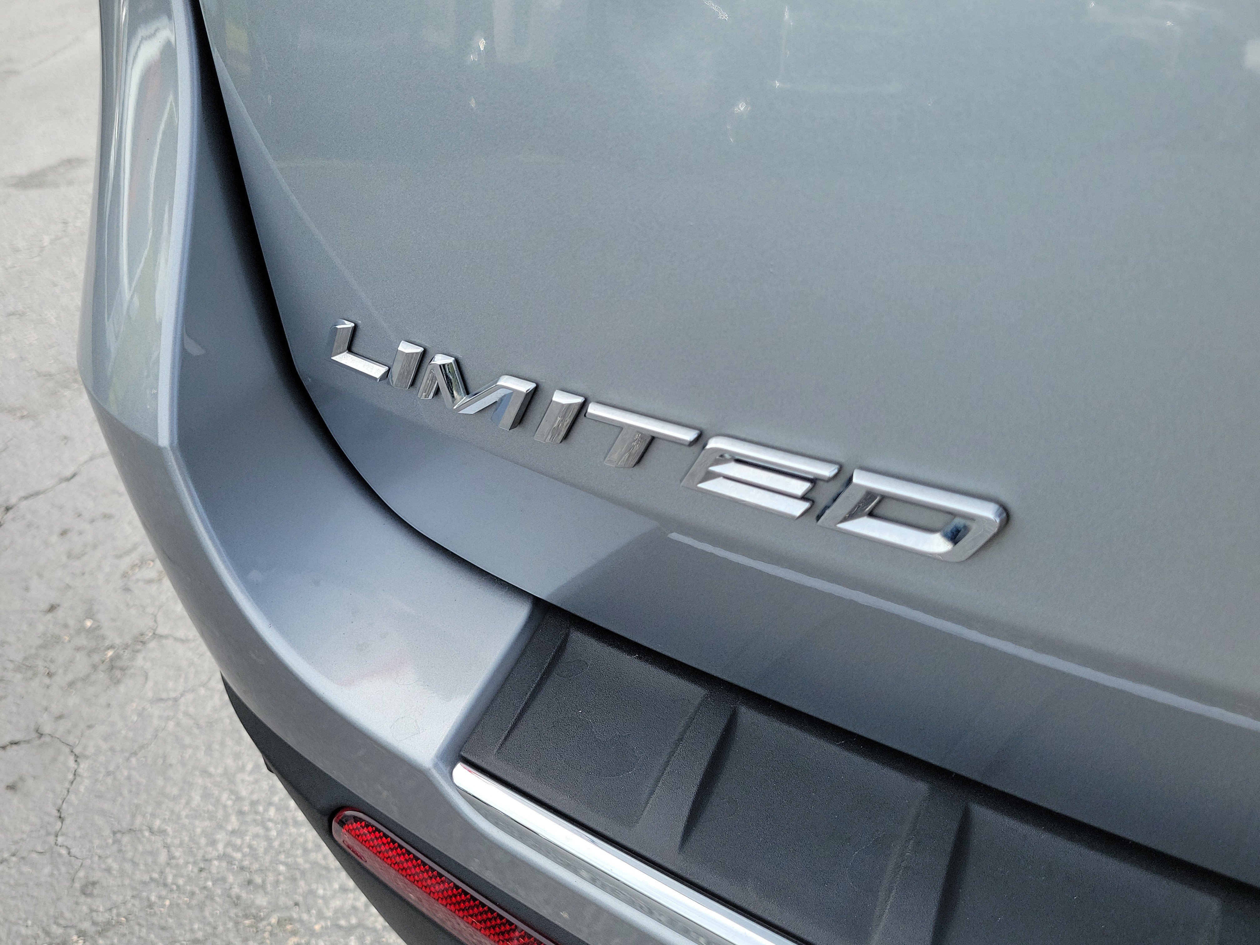 Used 2023 Ford Explorer Limited w/ Equipment Group 301A RWD image 9