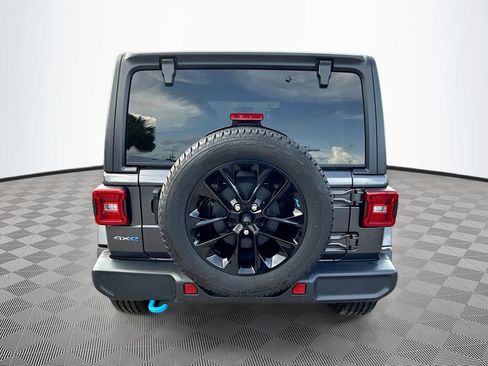 Used 2023 Jeep Wrangler Unlimited Sahara w/ Cold Weather Group AWD/4WD image 7