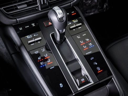 Certified 2025 Porsche Macan image 24