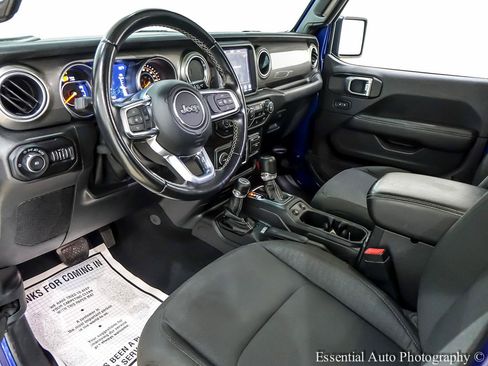 Used 2020 Jeep Wrangler Unlimited Sahara w/ Uconnect 4C Nav & Sound Group AWD/4WD image 14
