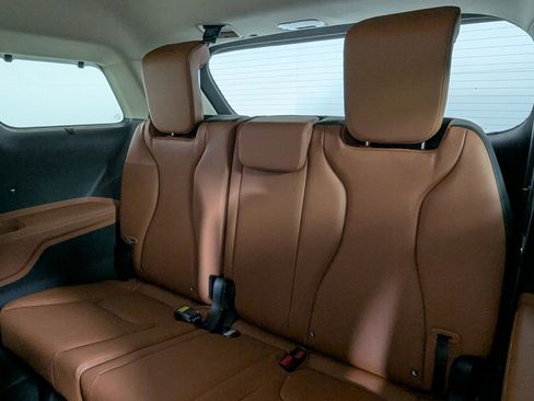 New 2026 Kia Carnival EX FWD image 24