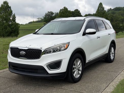 Used 2016 Kia Sorento LX AWD/4WD image 3