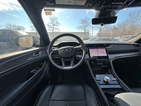 Used 2024 Jeep Grand Cherokee L Overland w/ Luxury Tech Group IV image 17