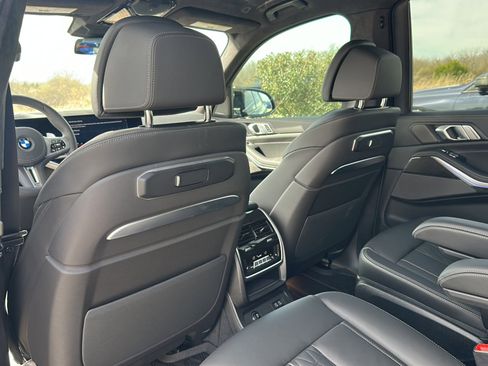 New 2025 BMW X7 M60i image 15