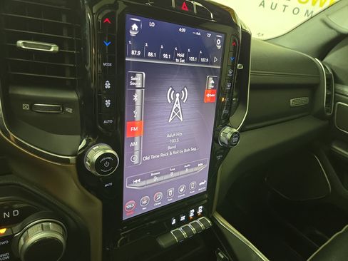 Used 2019 RAM 1500 Laramie AWD/4WD image 19