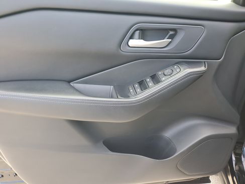 Certified 2024 Nissan Rogue SV FWD image 27