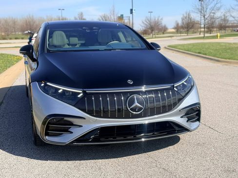 Used 2022 Mercedes-Benz EQS 580 4MATIC Sedan w/ Pinnacle Trim Package image 11