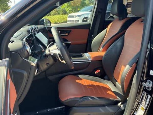 Used 2025 Mercedes-Benz GLC 300 4MATIC image 3