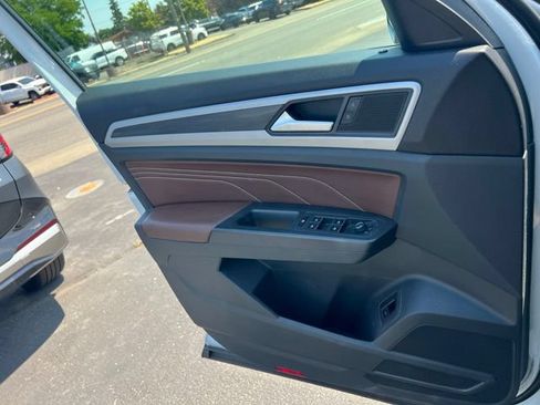 Used 2022 Volkswagen Atlas SEL R-Line AWD/4WD image 19