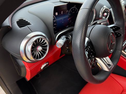 Used 2023 Mercedes-Benz SL 43 AMG image 11