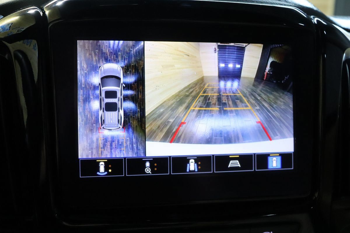 Used 2023 Chevrolet Traverse Premier FWD image 51