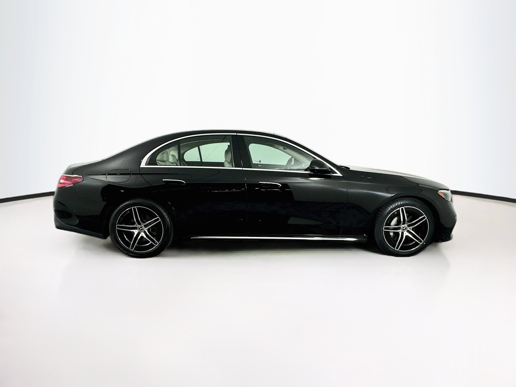 Used 2025 Mercedes-Benz E 350 Sedan w/ Winter Package image 10