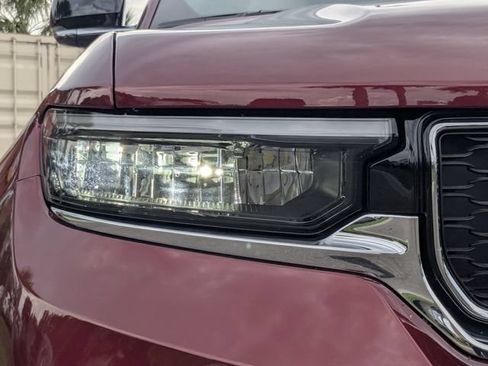 Used 2025 Jeep Grand Cherokee Limited RWD image 12